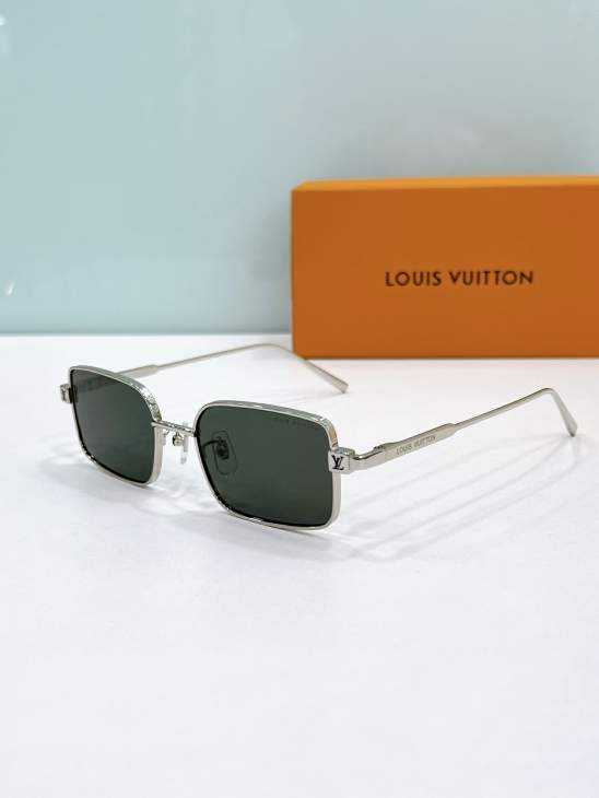 Picture of Louis Vuitton Sunglasses _SKUfw80537215fw